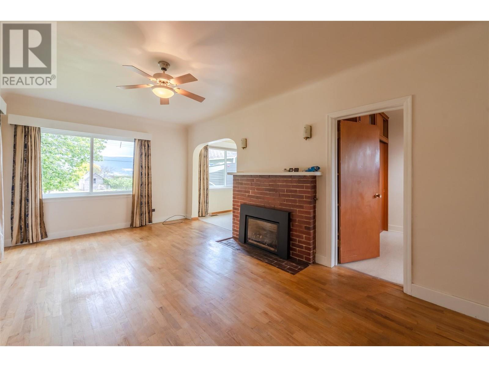 15018 Vanderburgh Avenue Property Photo 19