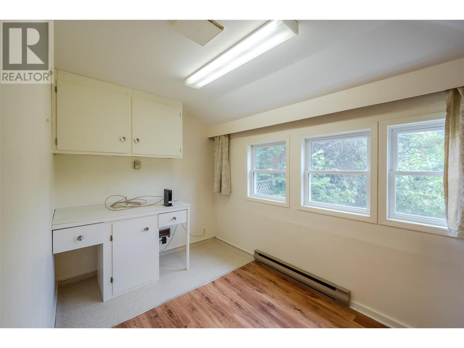 15018 Vanderburgh Avenue Property Photo 20