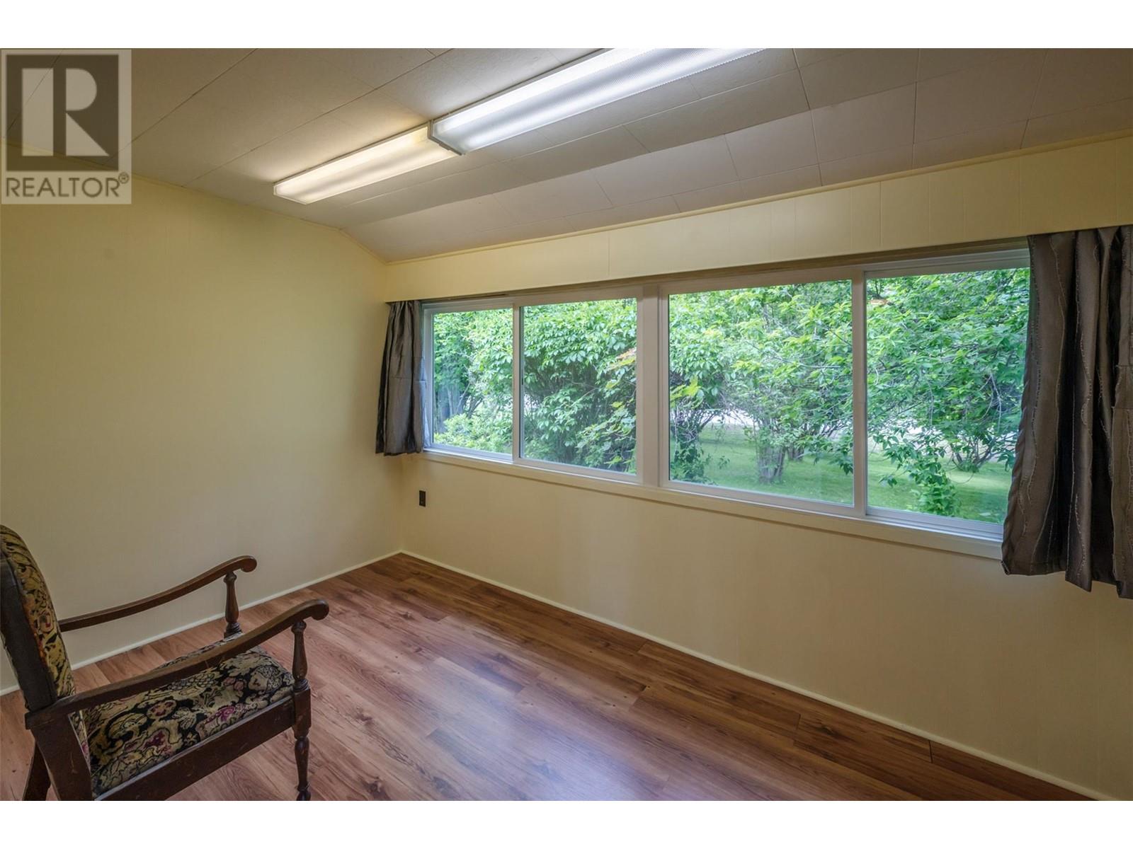 15018 Vanderburgh Avenue Property Photo 23
