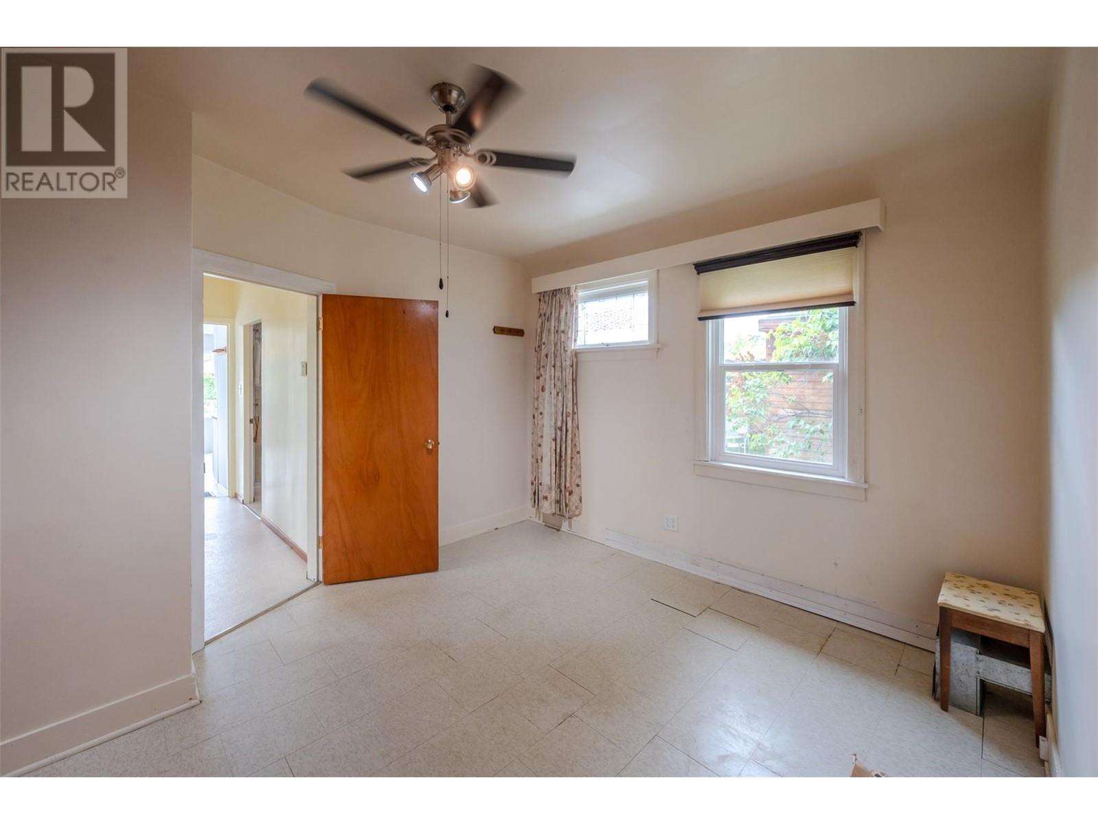 15018 Vanderburgh Avenue Property Photo 25