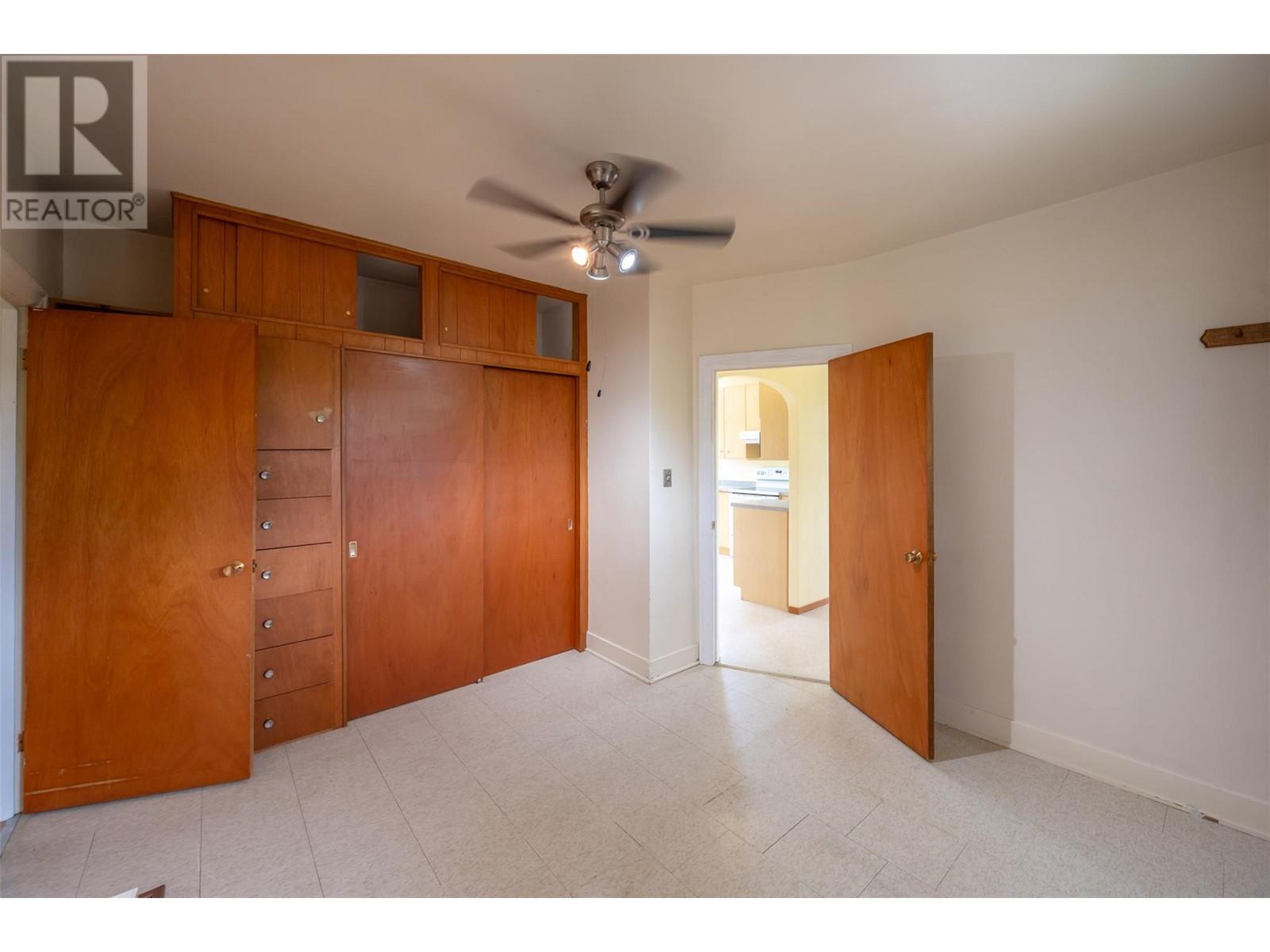 15018 Vanderburgh Avenue Property Photo 26