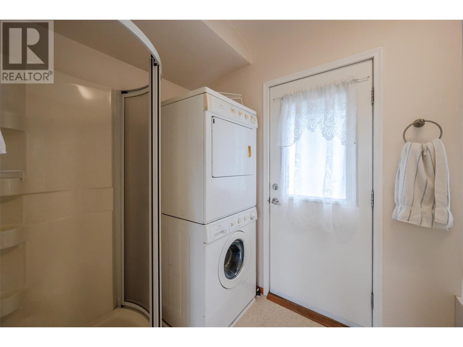 15018 Vanderburgh Avenue Property Photo 27