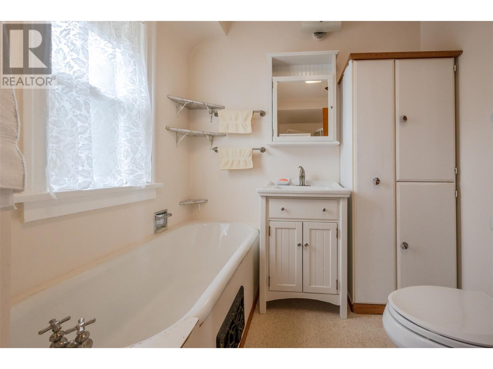 15018 Vanderburgh Avenue Property Photo 28