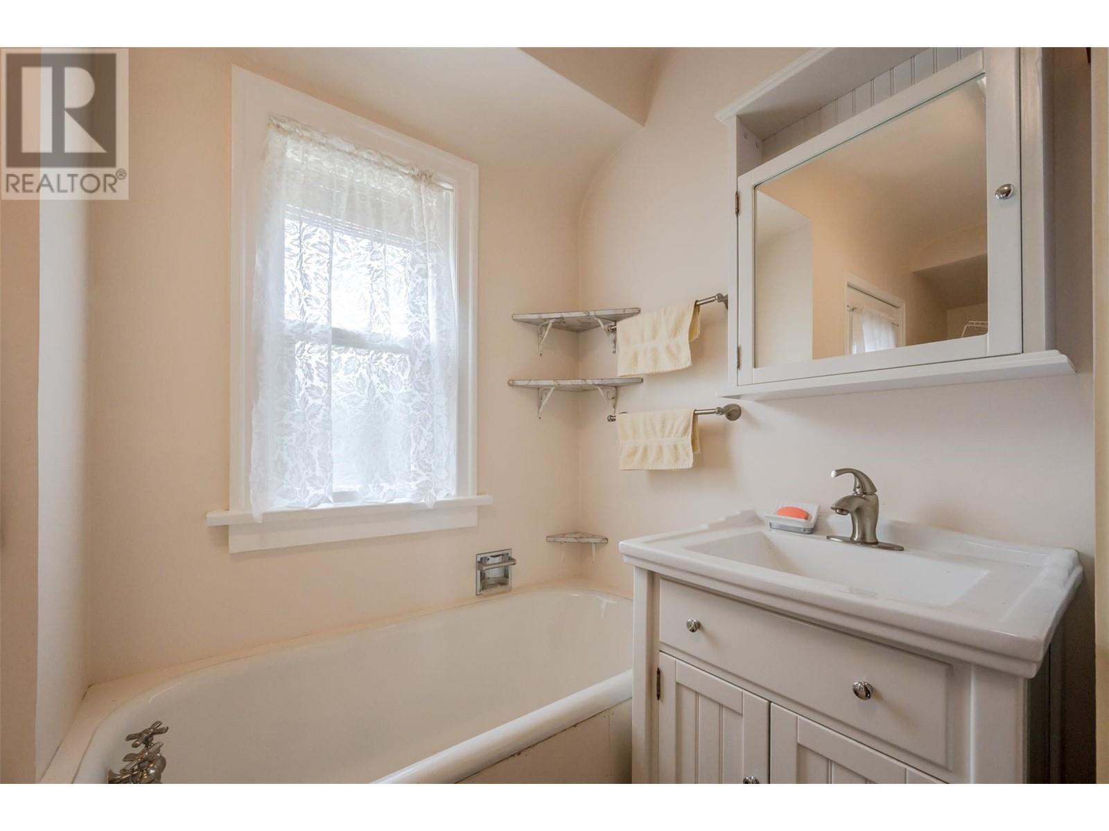 15018 Vanderburgh Avenue Property Photo 29