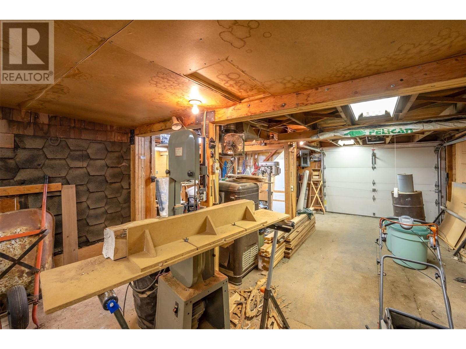 15018 Vanderburgh Avenue Property Photo 52