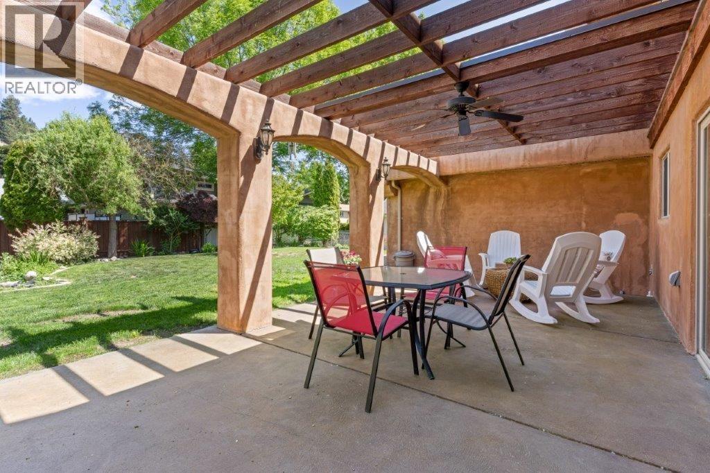 4170 Lake Avenue Property Photo 3