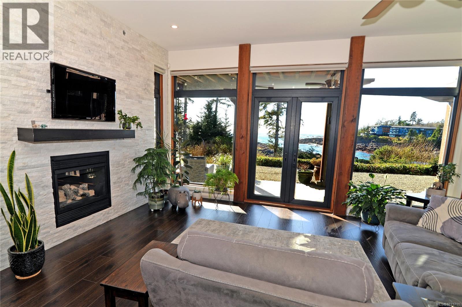 108 554 Marine Dr Property Photo 2