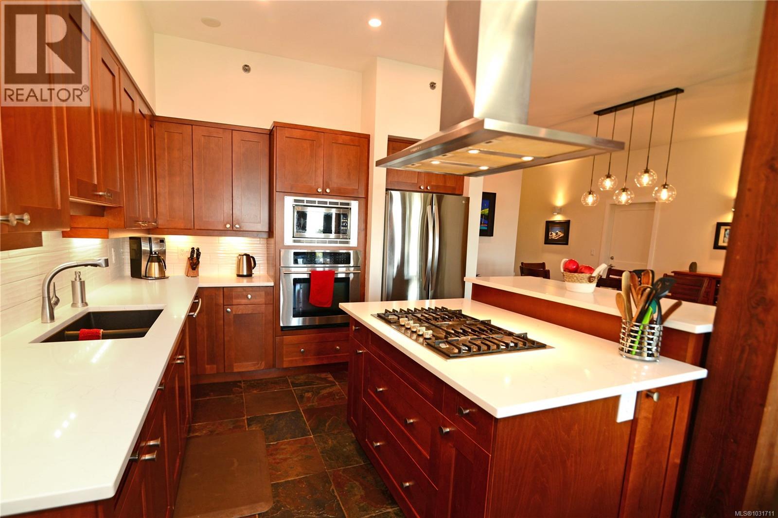 108 554 Marine Dr Property Photo 4