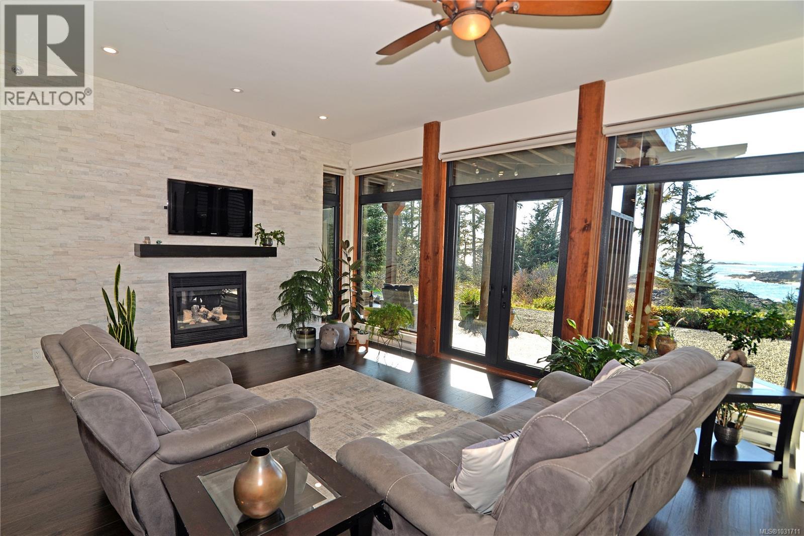 108 554 Marine Dr Property Photo 7