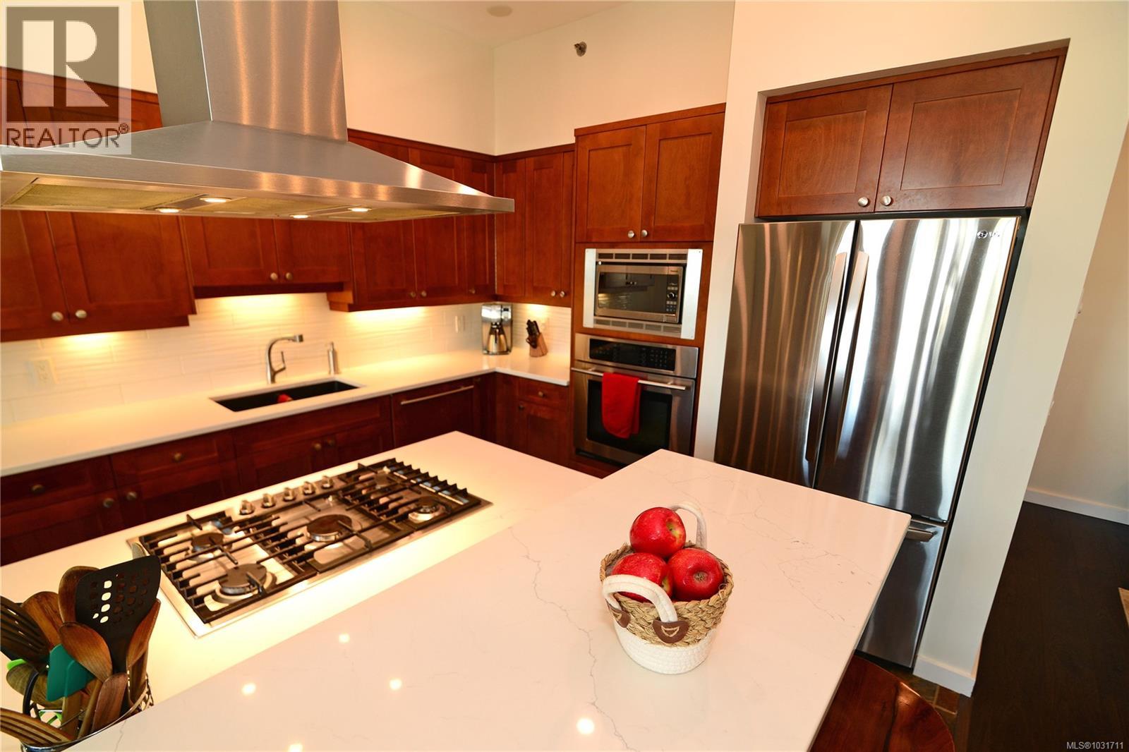 108 554 Marine Dr Property Photo 13
