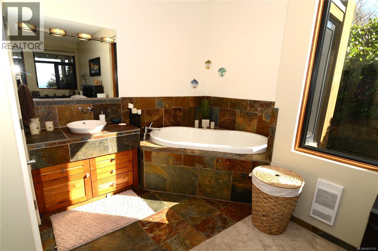 108 554 Marine Dr Property Photo 15