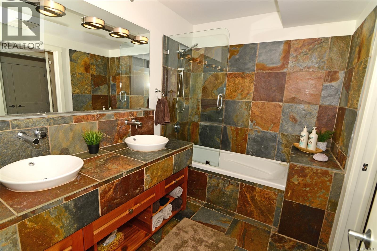 108 554 Marine Dr Property Photo 18