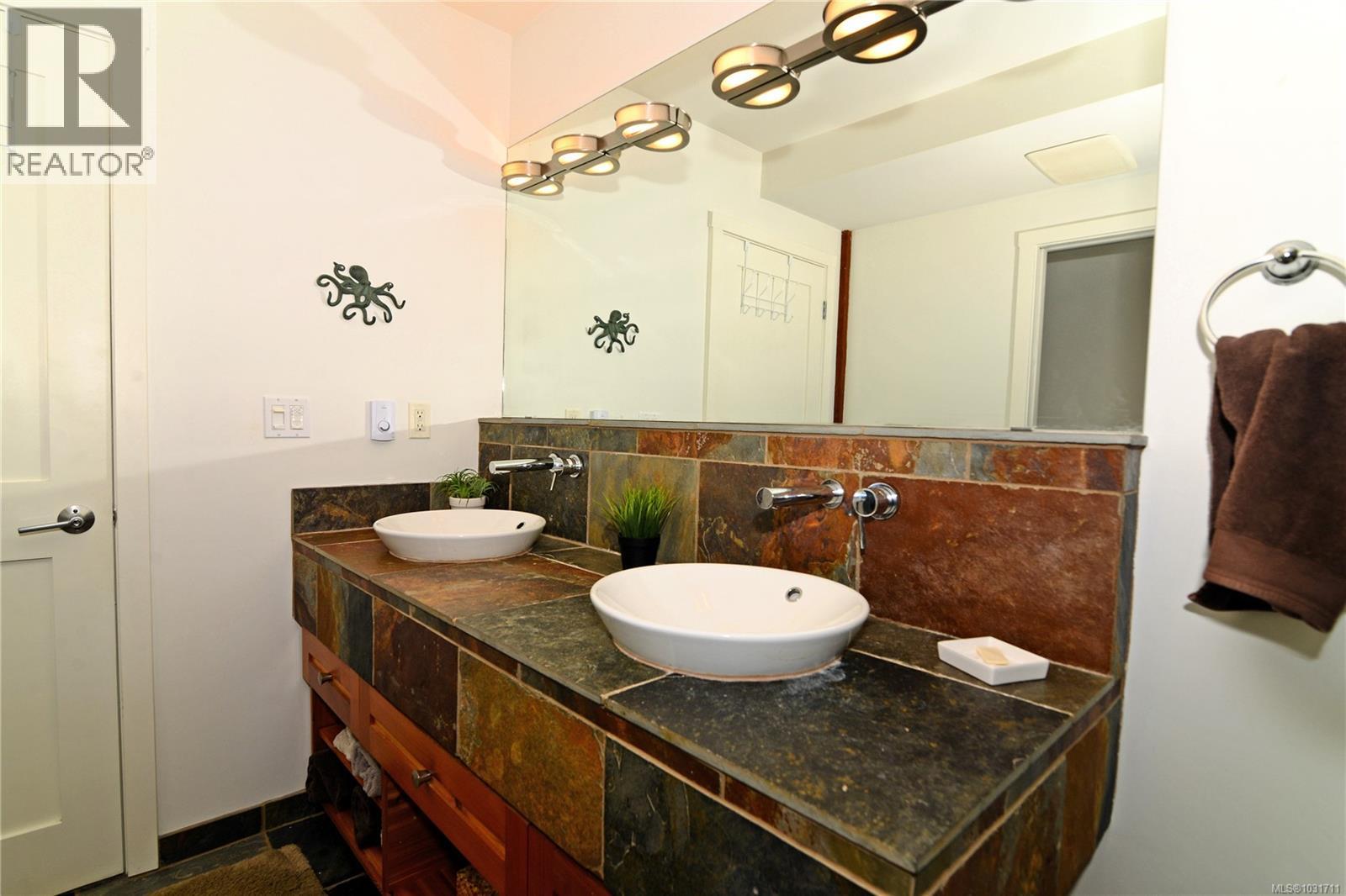 108 554 Marine Dr Property Photo 19