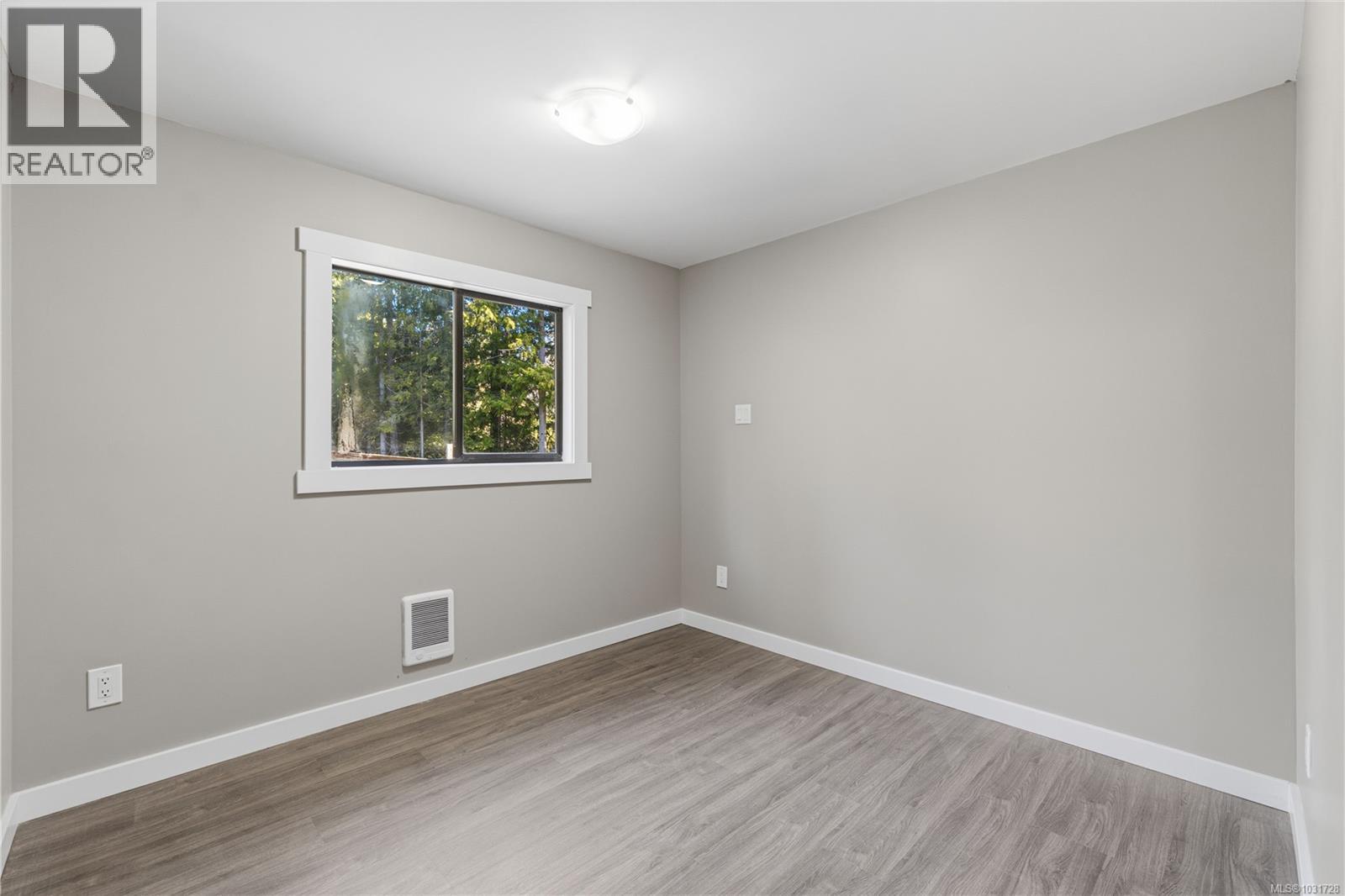1007 Fabrick Dr Property Photo 17
