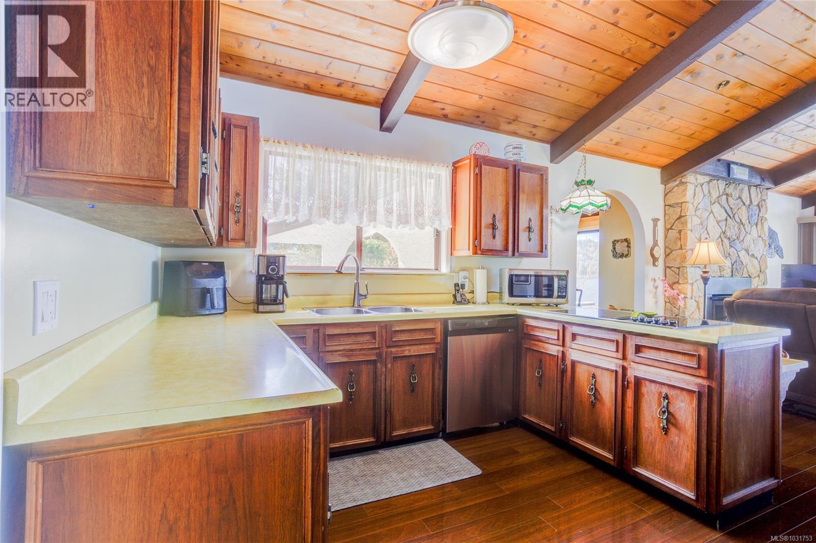 7774 Sunset Dr Property Photo 28