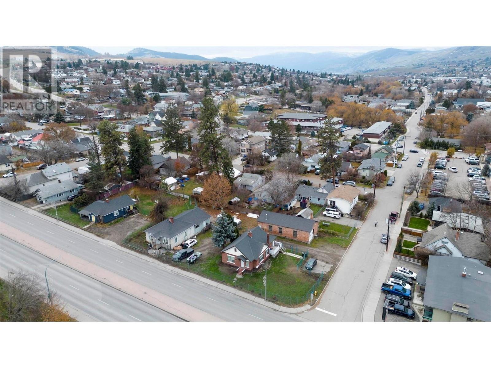 2302-2314 32 Street Property Photo 5