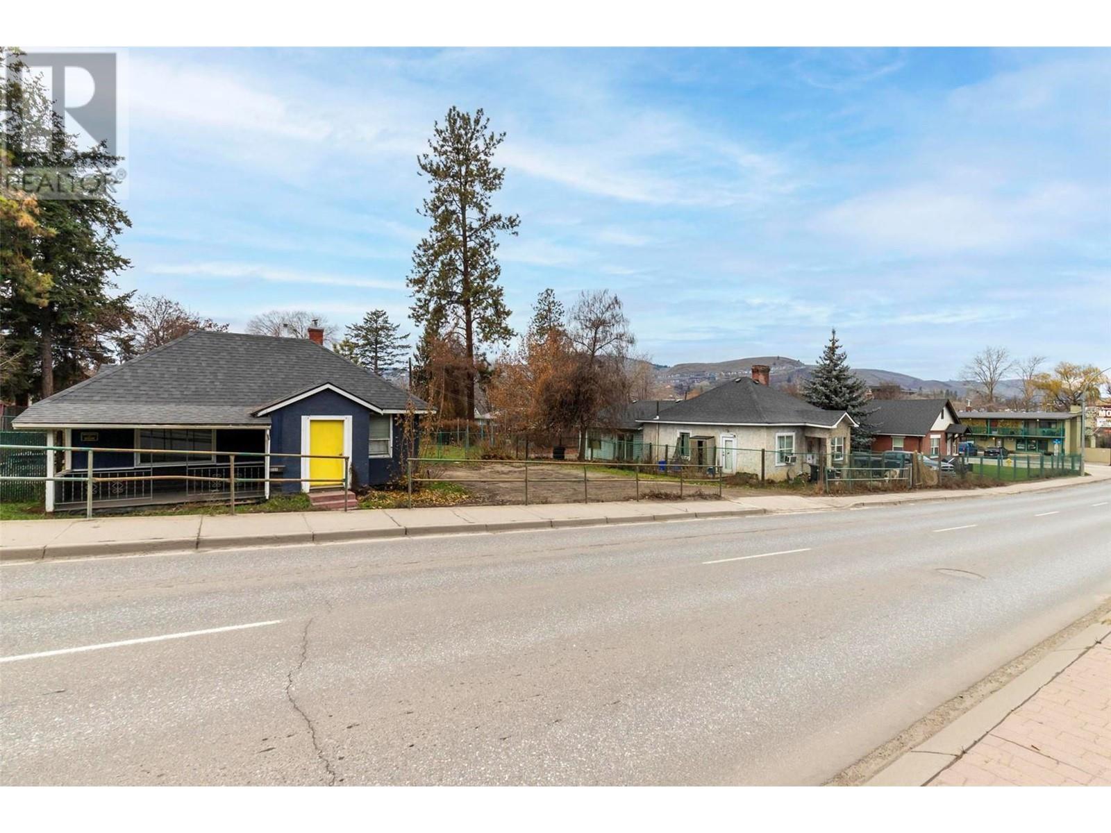 2306 32 Street Property Photo 1