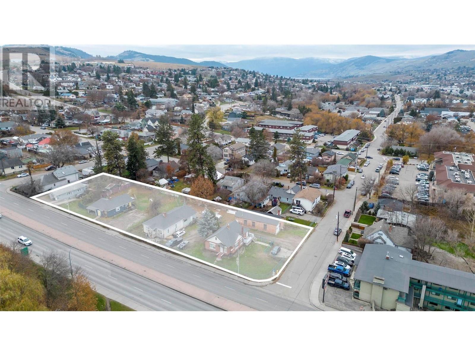 2306 32 Street Property Photo 5