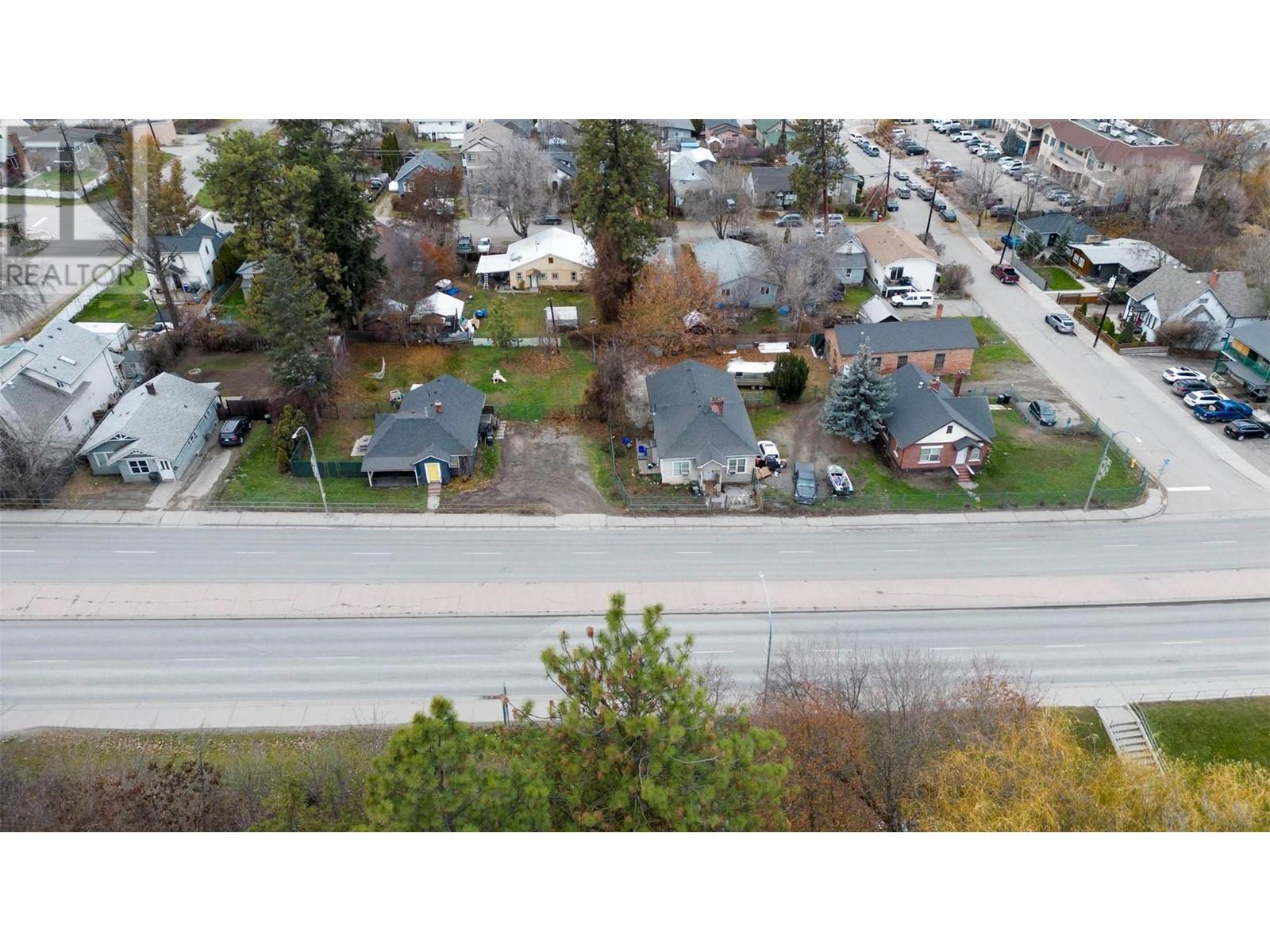 2306 32 Street Property Photo 6
