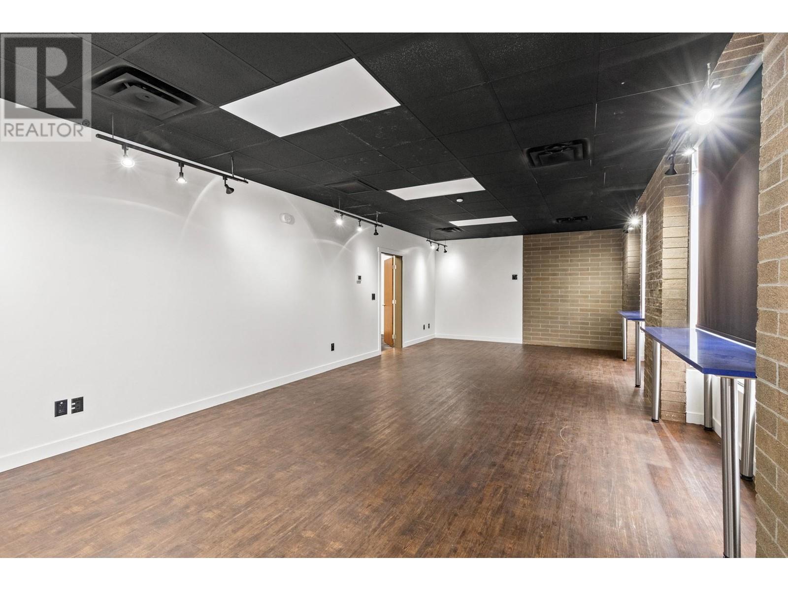 215 Lawrence Avenue Unit# 101 Property Photo 23