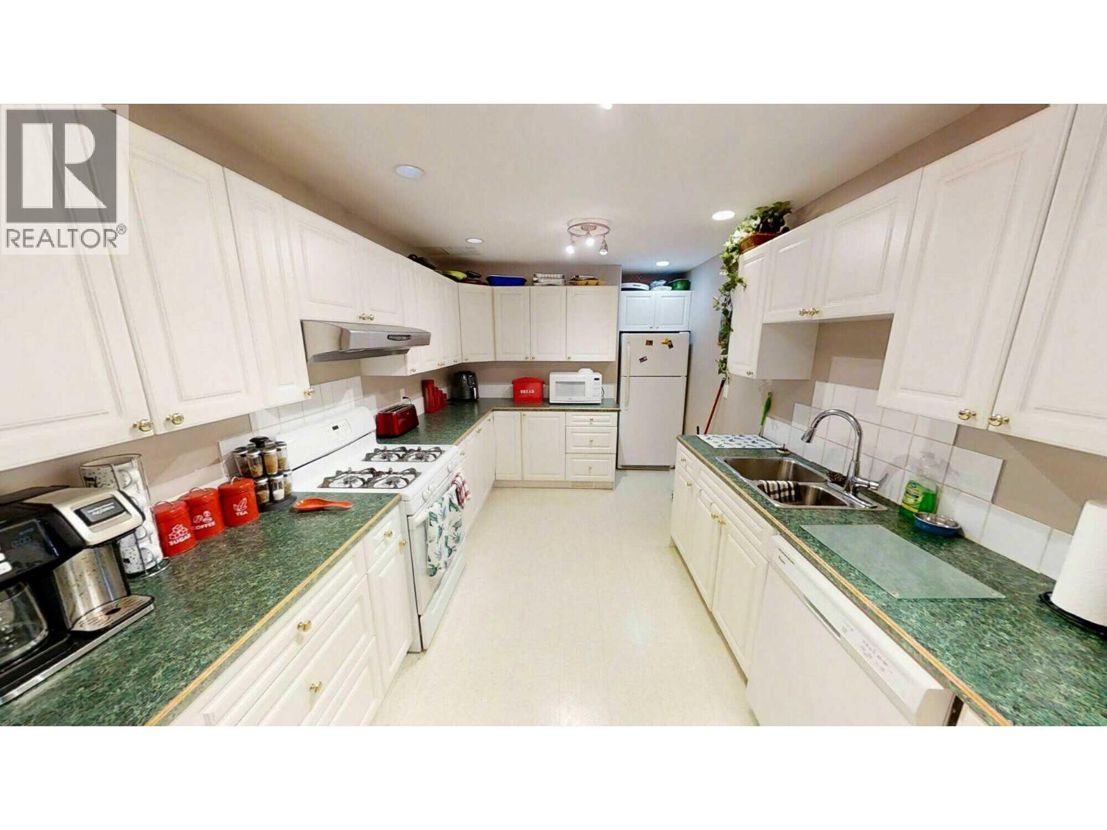317 Hyslop Drive Property Photo 11