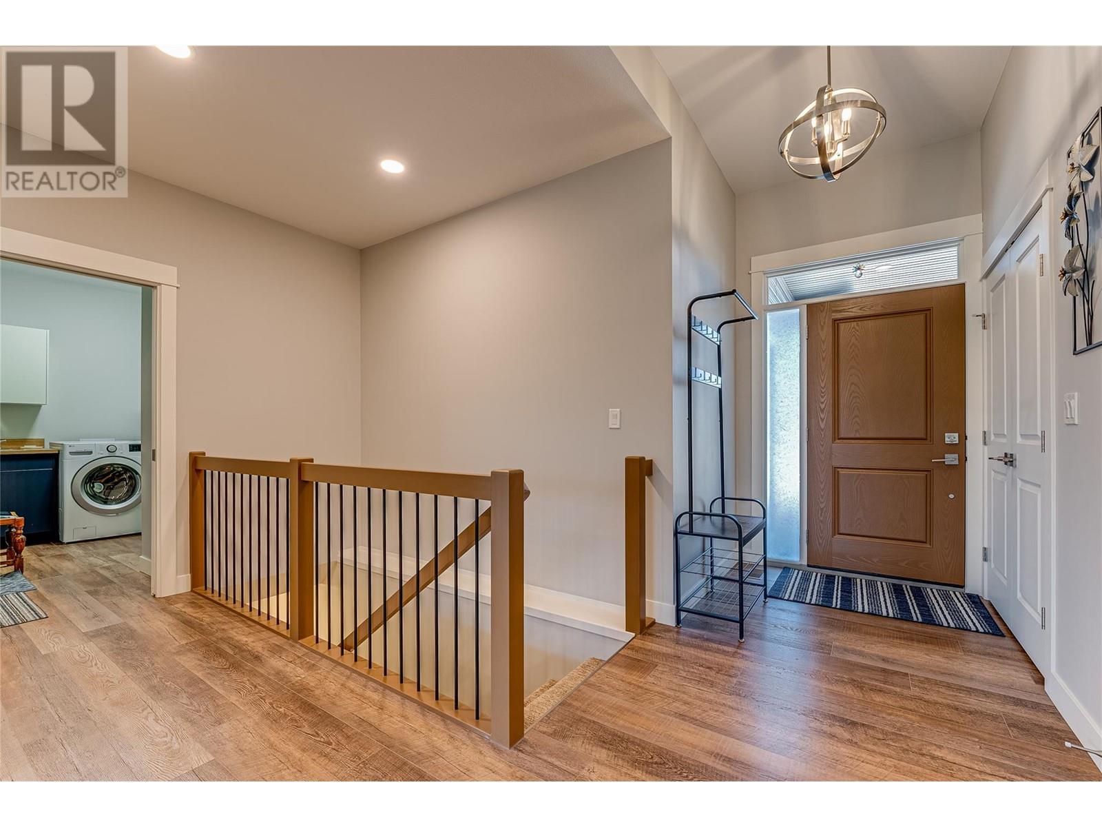 918 9 Avenue Property Photo 12