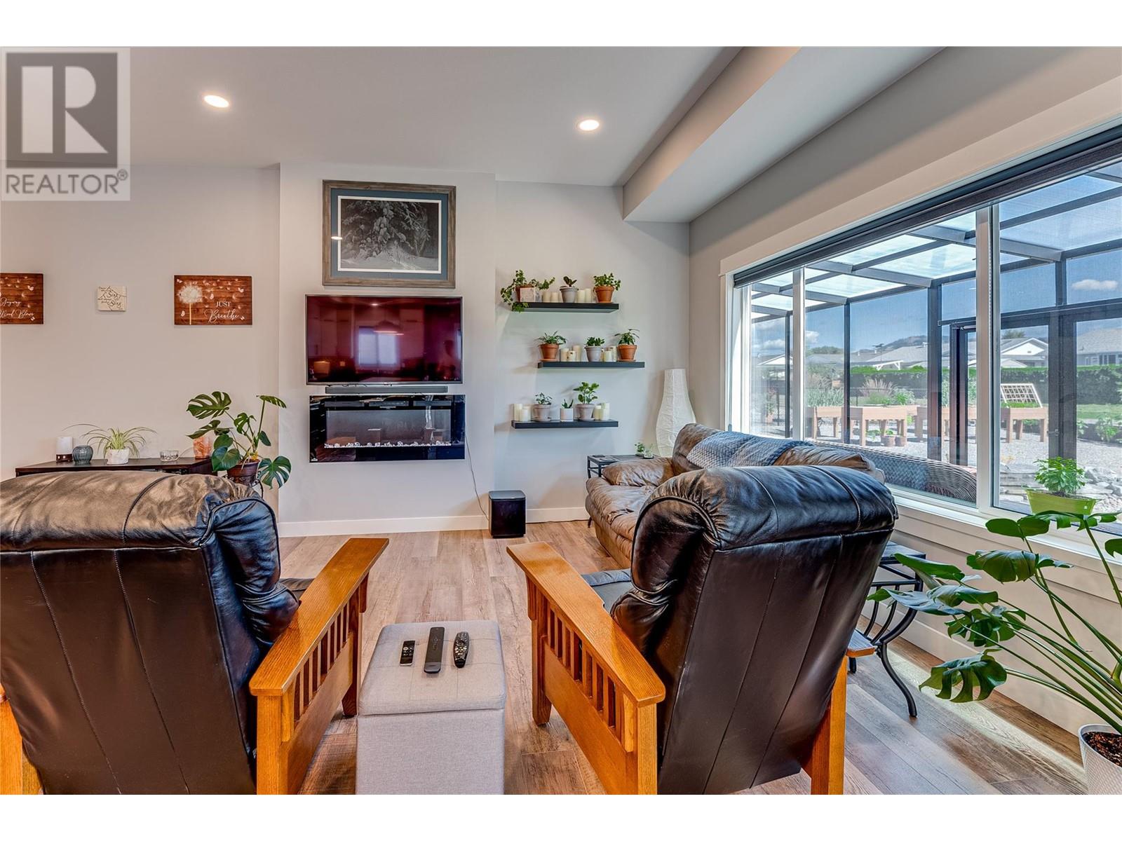 918 9 Avenue Property Photo 16