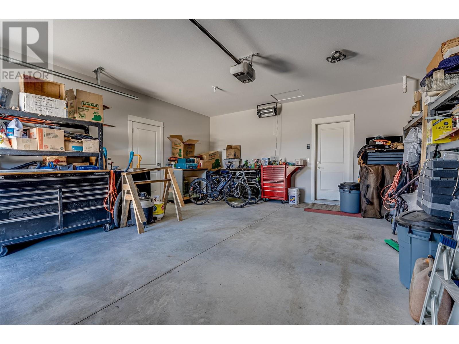 918 9 Avenue Property Photo 27