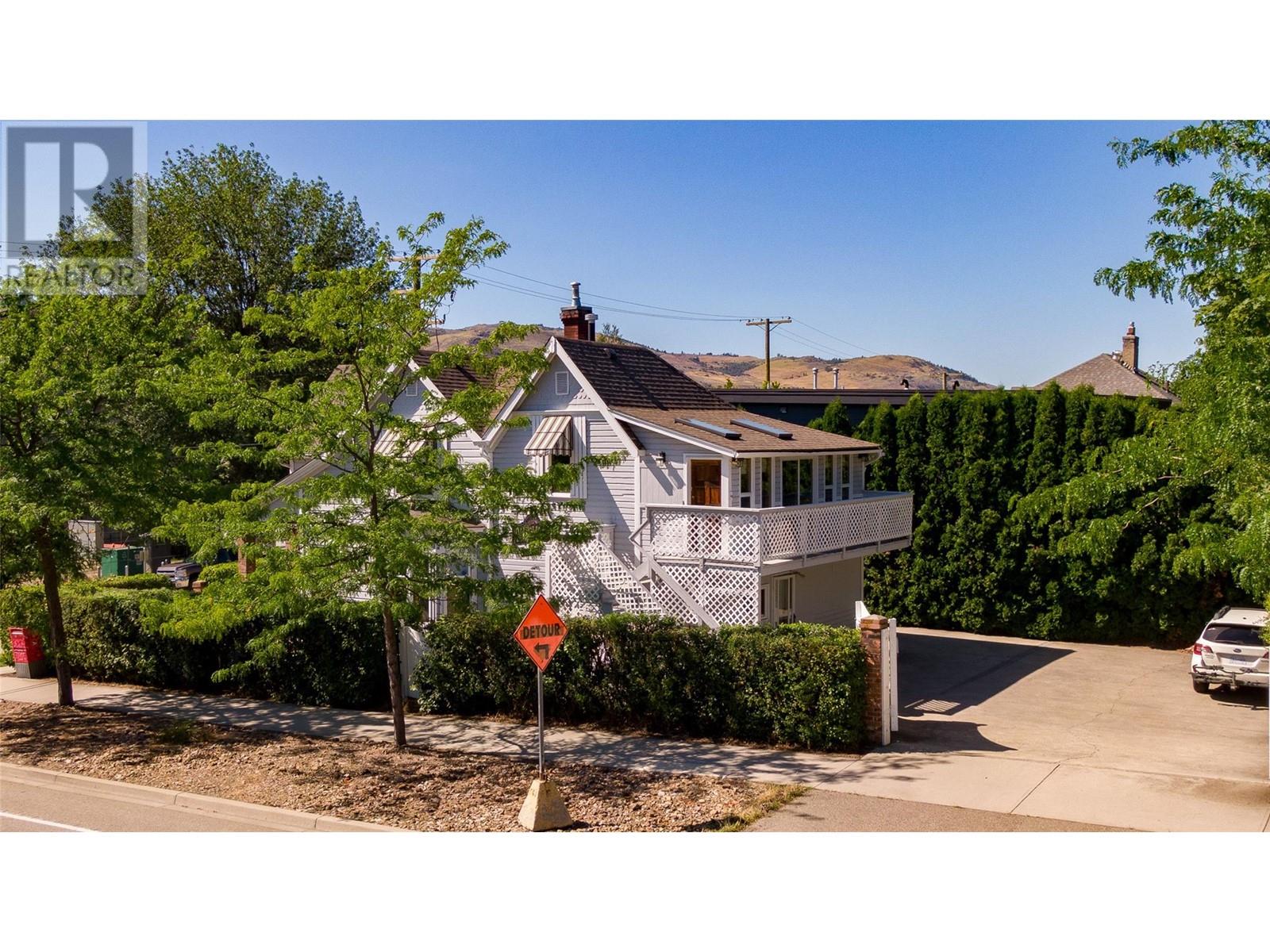 3001 26 Street Property Photo 5