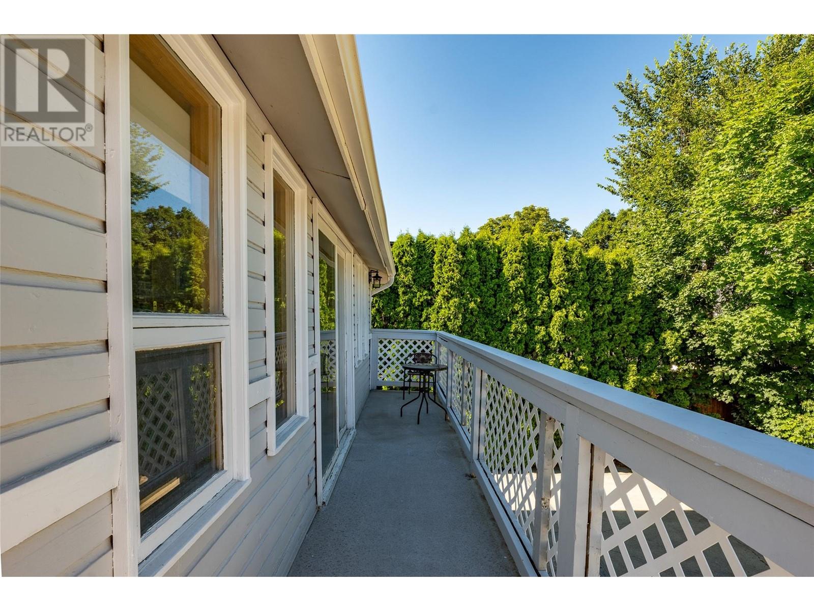 3001 26 Street Property Photo 15
