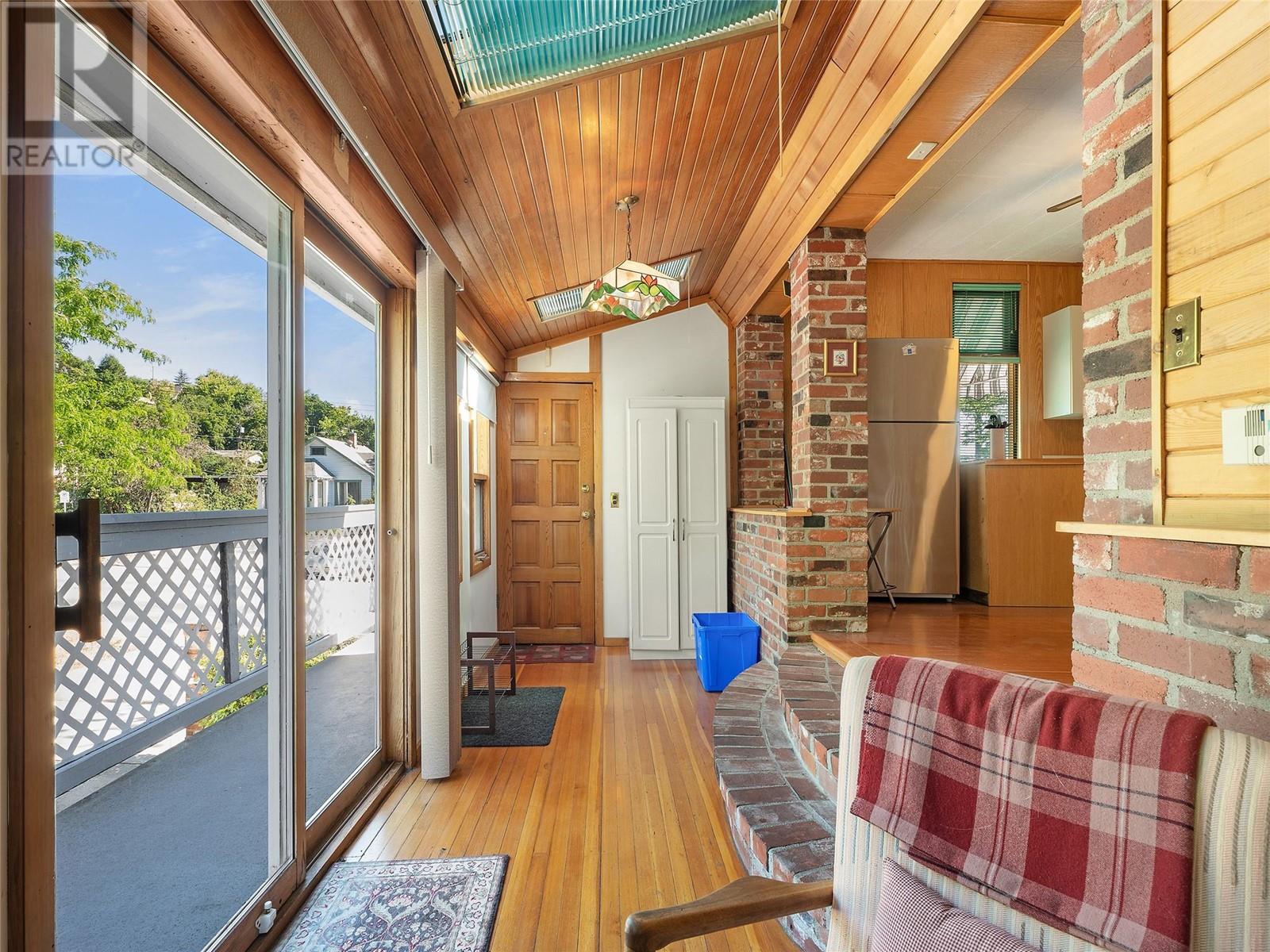 3001 26 Street Property Photo 17