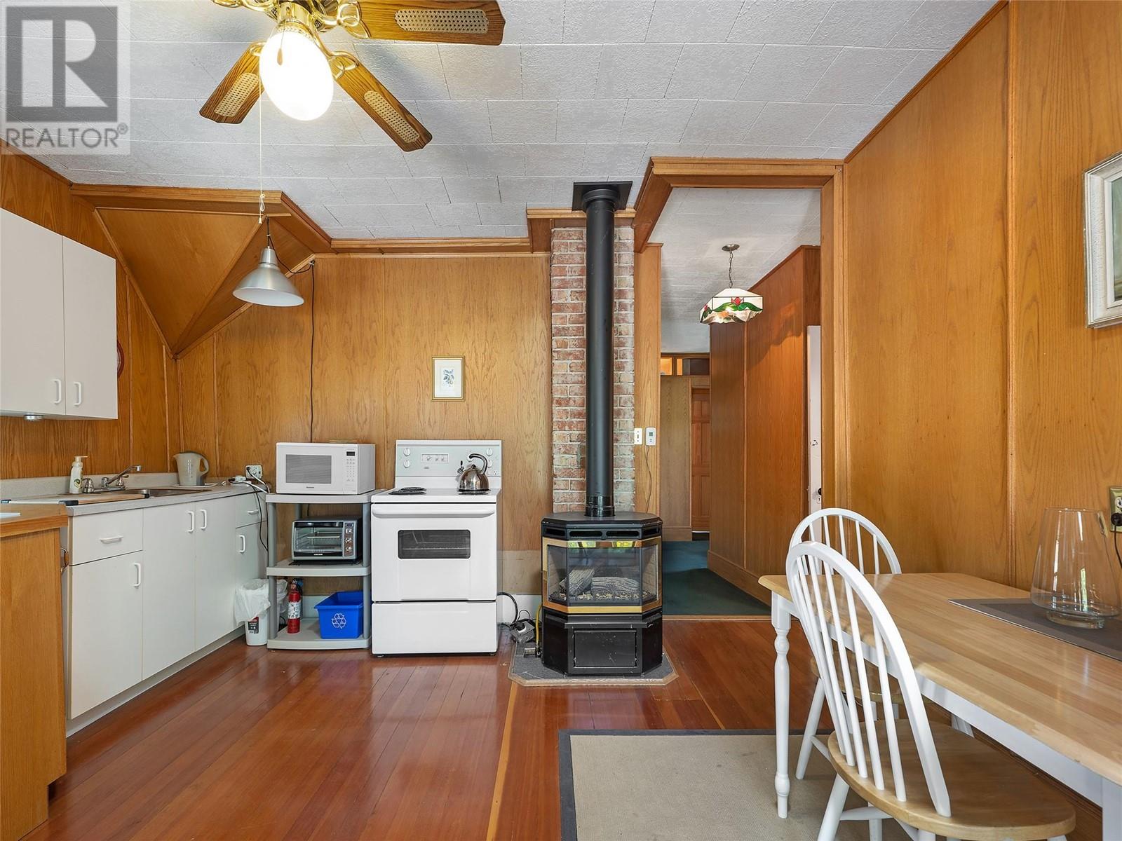 3001 26 Street Property Photo 18