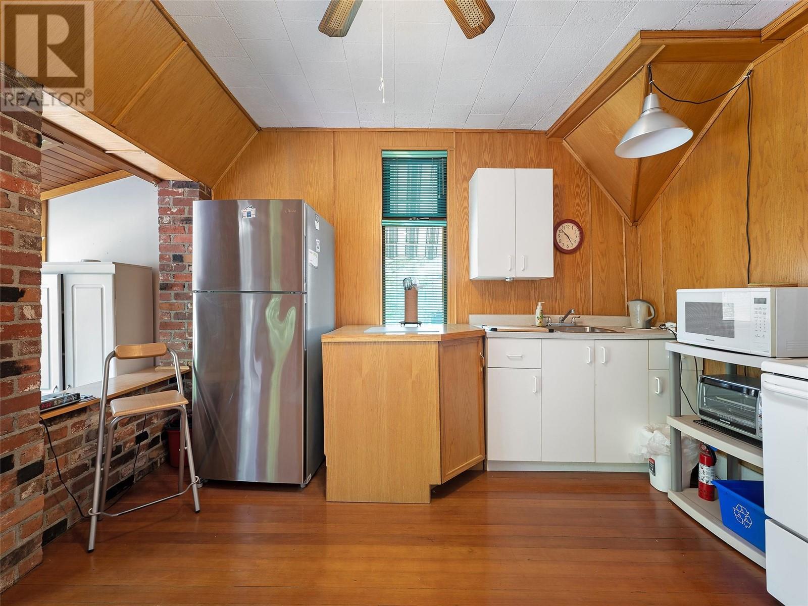 3001 26 Street Property Photo 24
