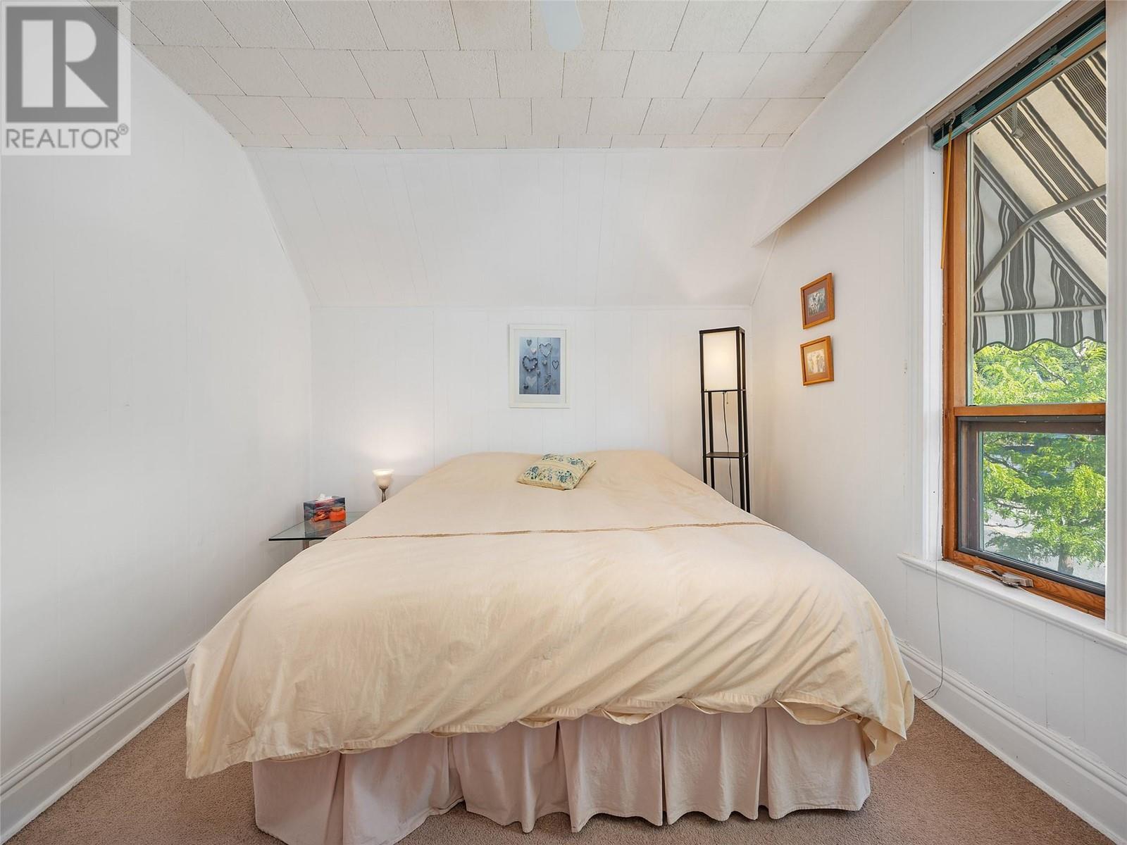 3001 26 Street Property Photo 25