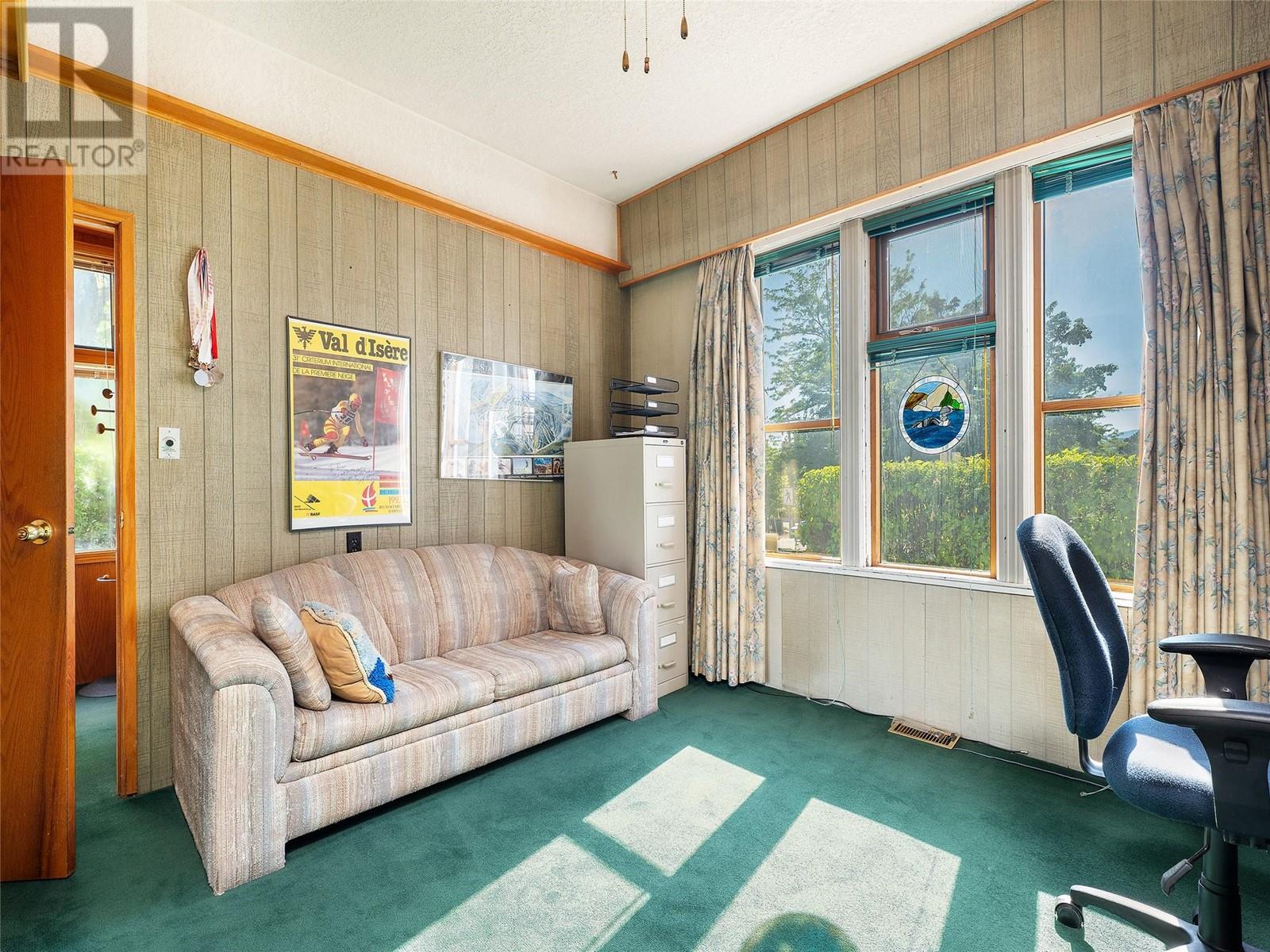 3001 26 Street Property Photo 32