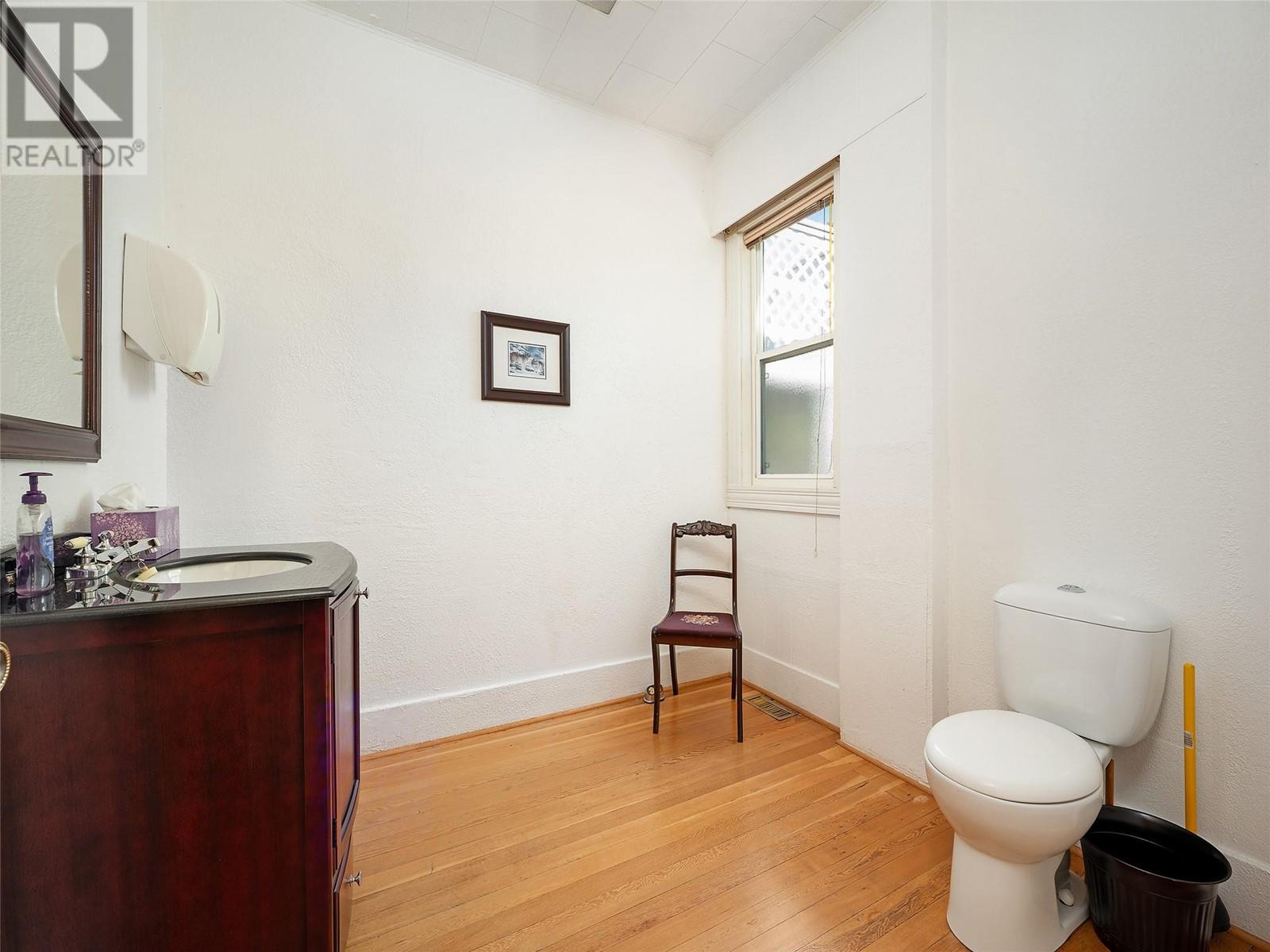 3001 26 Street Property Photo 36