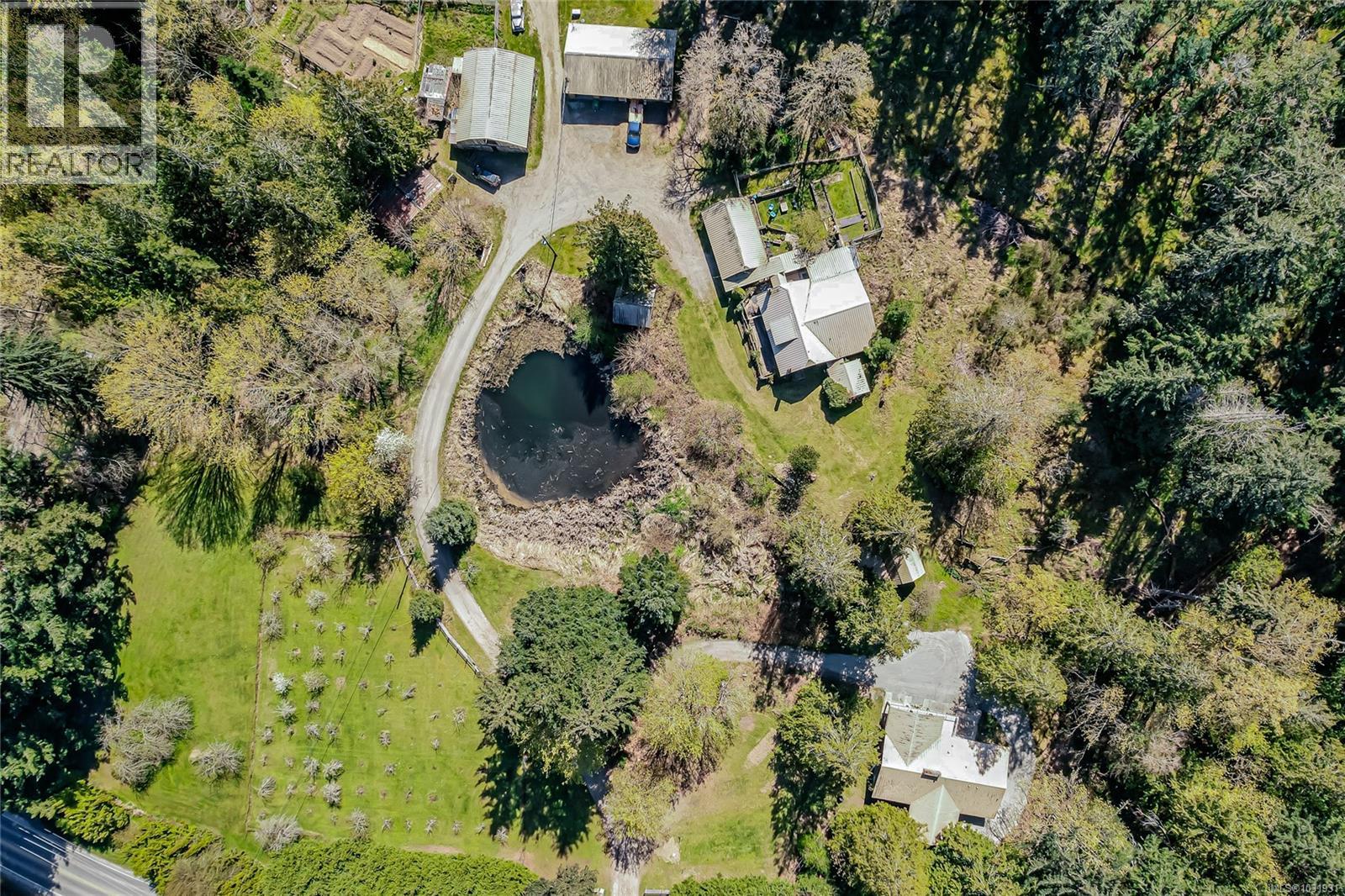 1671 Fulford-ganges Rd Property Photo 3