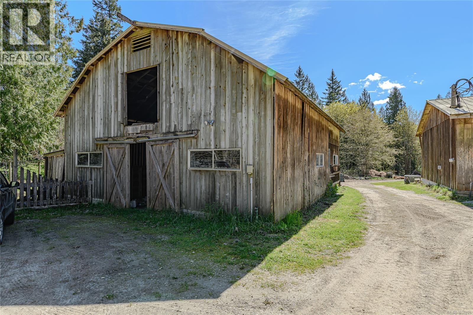 1671 Fulford-ganges Rd Property Photo 8