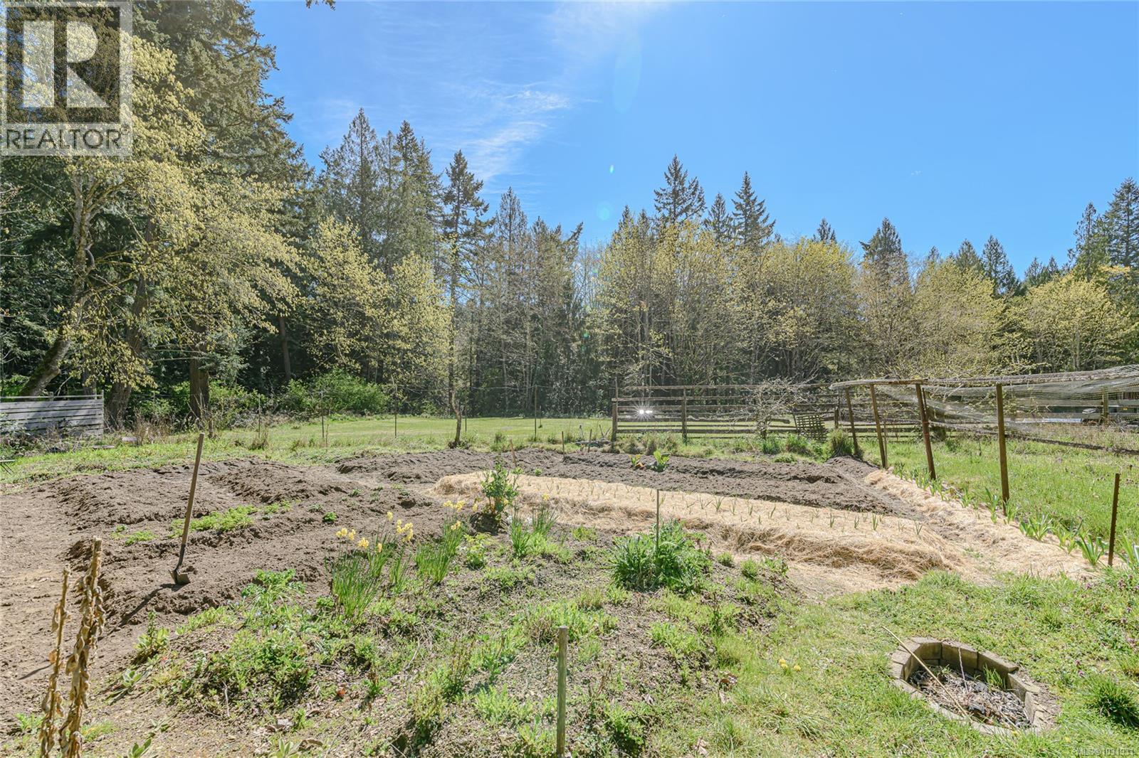 1671 Fulford-ganges Rd Property Photo 11