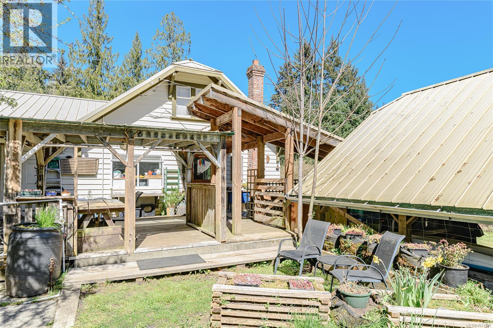 1671 Fulford-ganges Rd Property Photo 12