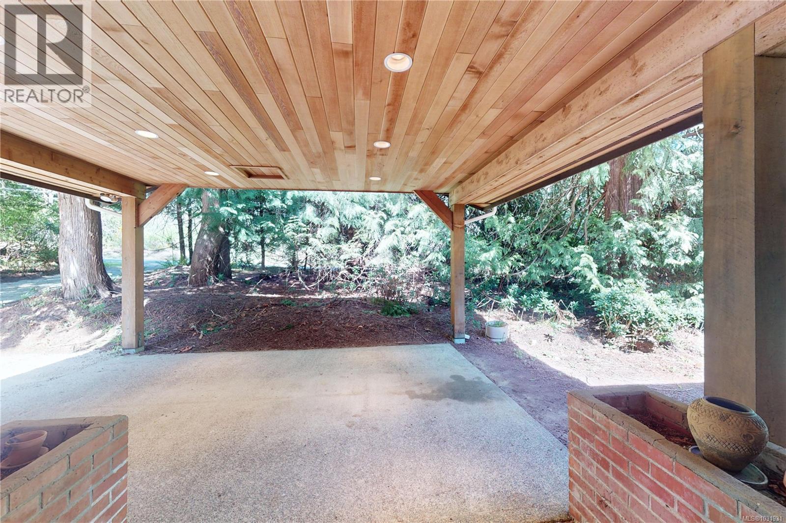 1671 Fulford-ganges Rd Property Photo 16