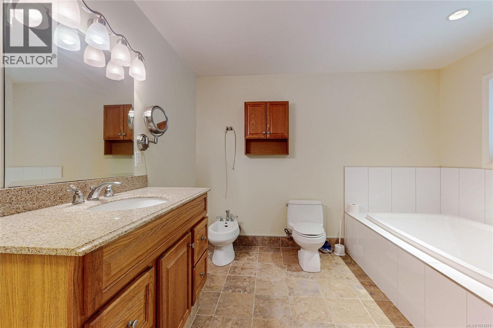 1671 Fulford-ganges Rd Property Photo 30