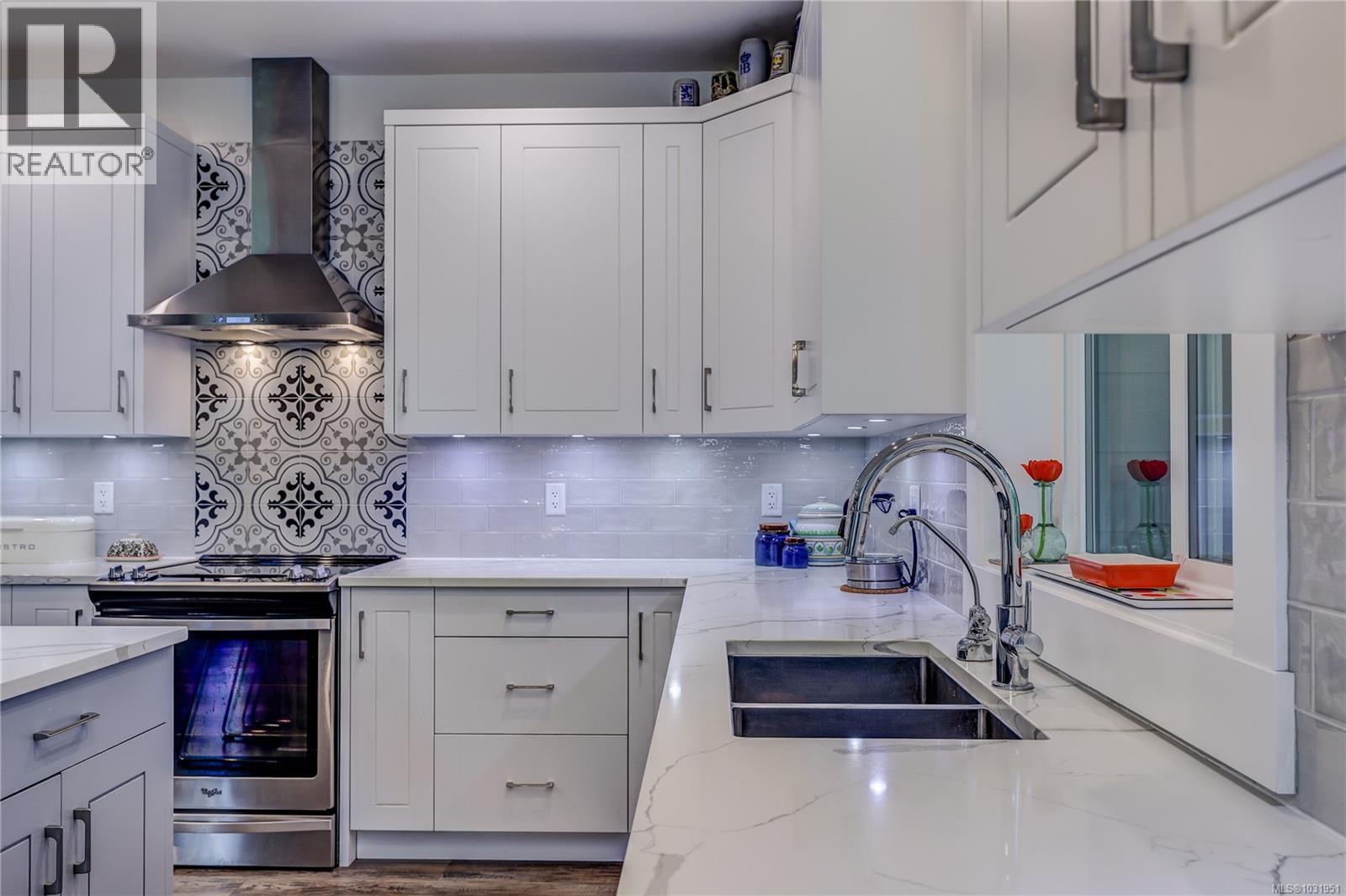 1868 Galvin Pl Property Photo 23