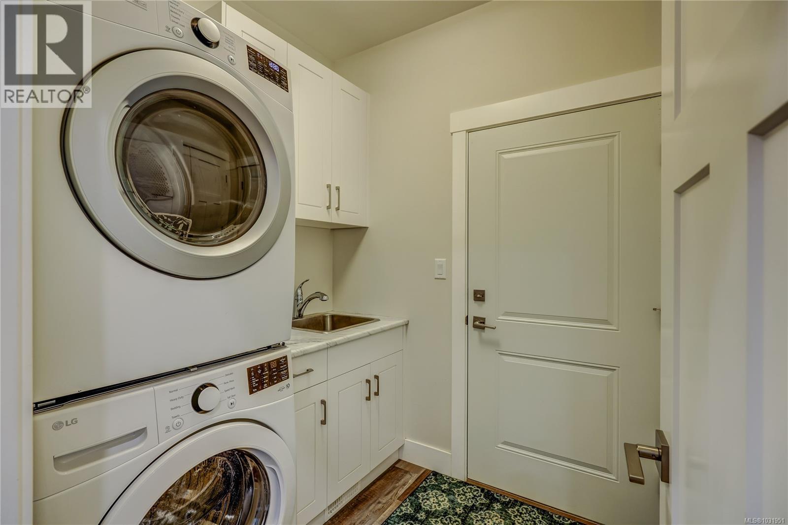 1868 Galvin Pl Property Photo 33