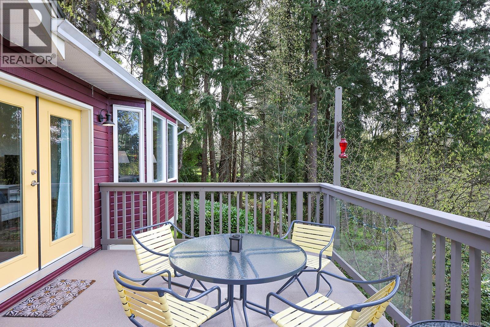 325 Harmston Ave Property Photo 12