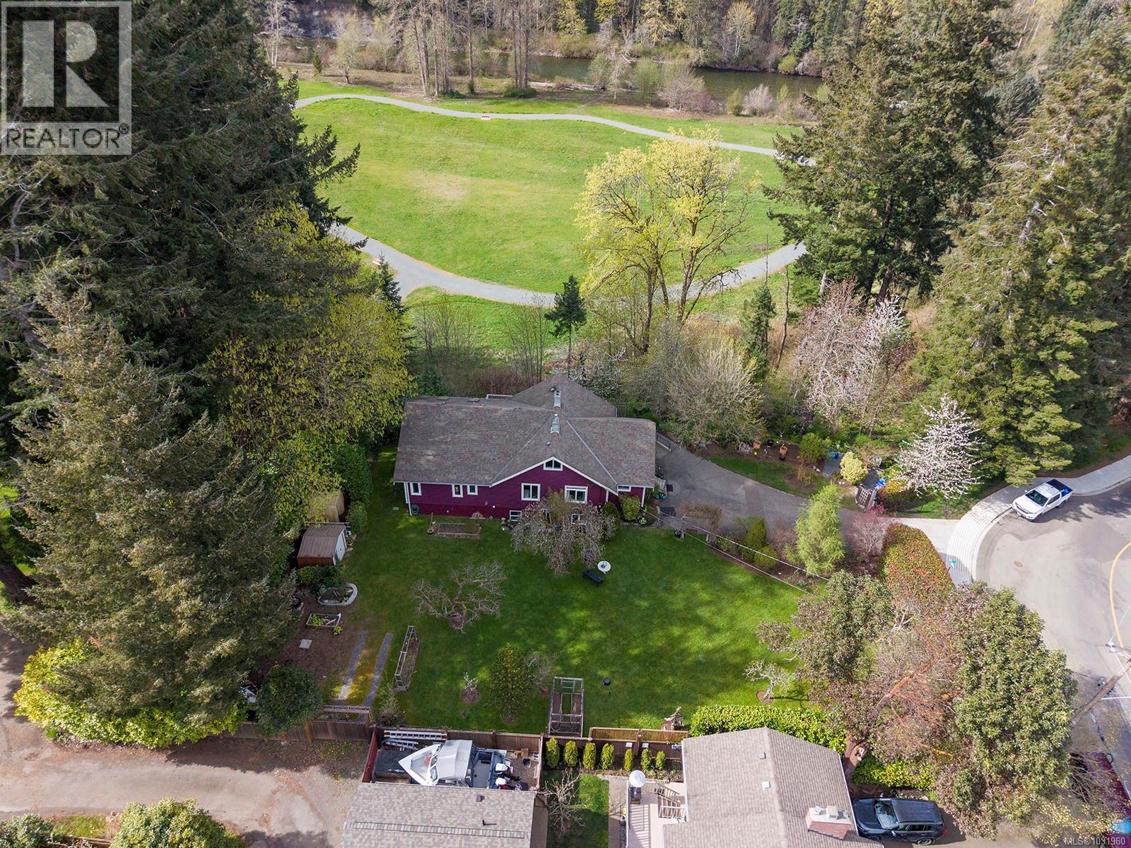 325 Harmston Ave Property Photo 17