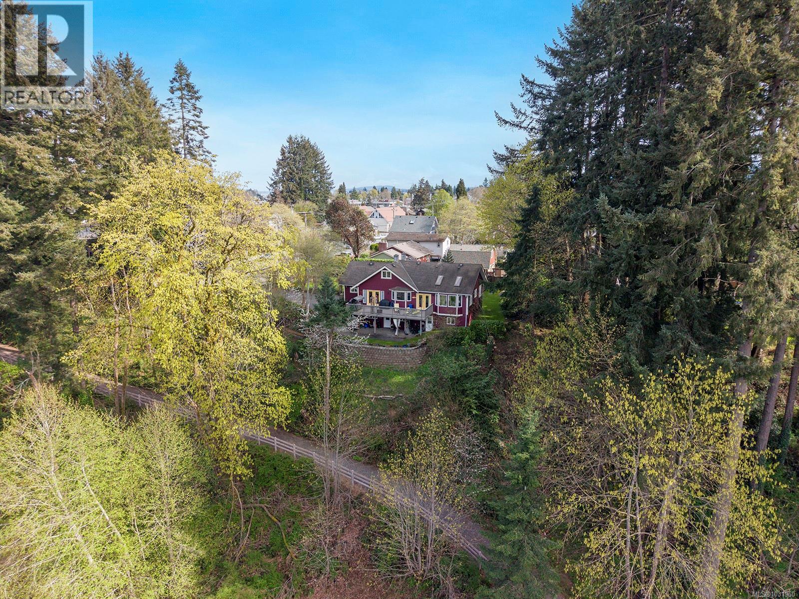 325 Harmston Ave Property Photo 18