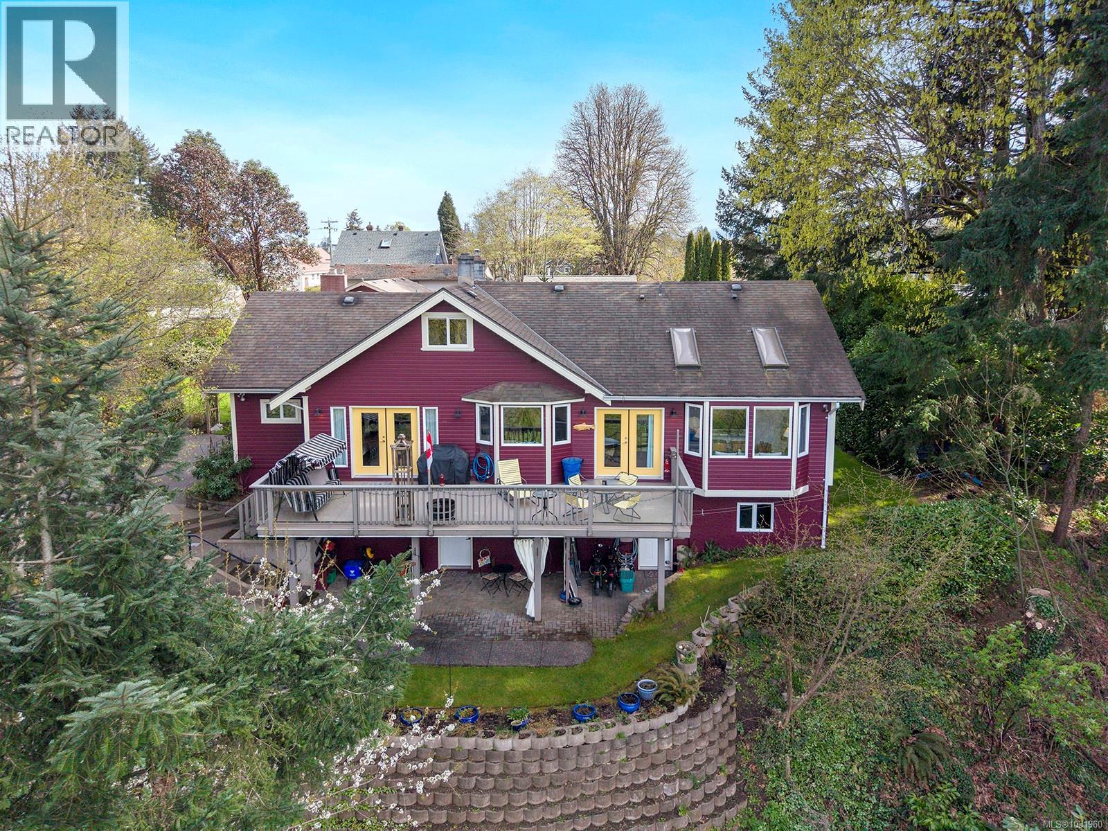 325 Harmston Ave Property Photo 21