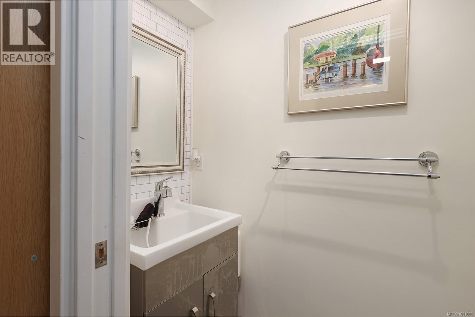 325 Harmston Ave Property Photo 41
