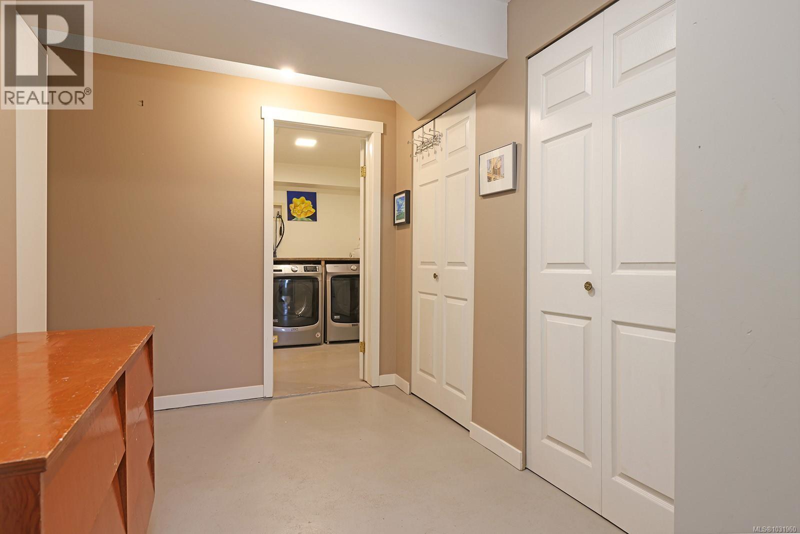 325 Harmston Ave Property Photo 42